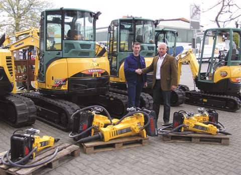 Ralf Bönisch, technical consultation and sales at Atlas Copco, hands over 15 hydraulic breakers to t