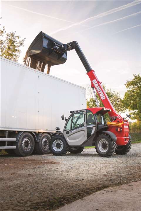 Mlt 625 boom up with bucket