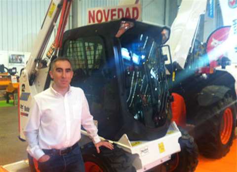 Carlos Campos, Bobcat district manager for Spain, and the S450 skid steer loader 