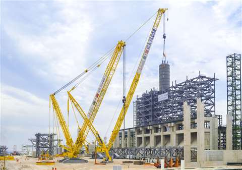 Big yellow Liebherr lattice crawlers on the ESEASA refinery in Mexico