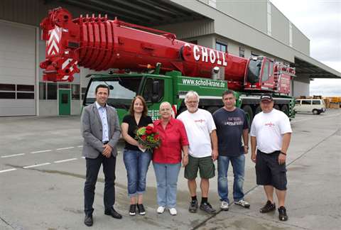 From left to right: Joachim Sommer (Liebherr-Werk Ehingen regional sales director,); Yvonne Scholl (