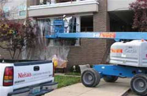 Construction company McCarthy teamed with St. Louis plastering contractors Niehaus to donate time to