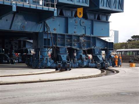 The SGC-250's 128 wheels for slewing and lifting and on 96 wheels for travelling