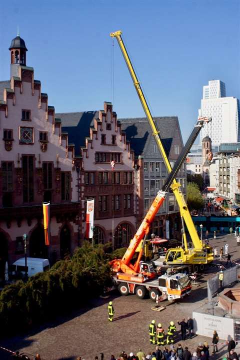 Eisele using its Tadano ATF 60G-3 to erect a Christmas tree in Frankfurt, Germany