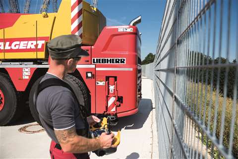 liebherr-ltc-1050-3-1-salgert-remote-drive-motiv1-300dpi