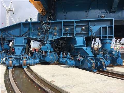 The crane runs on 128 wheels for slewing and lifting and on 96 wheels for travelling