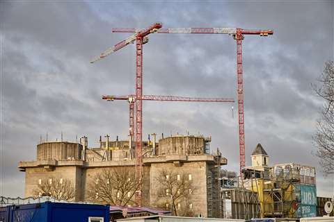 The flat top design allows the Wolff tower cranes to be just 10 metres above and each another