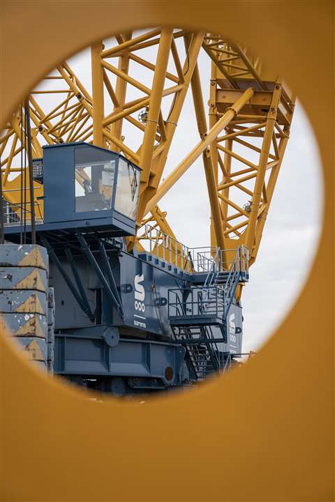 The SGC-90 can lift 1,650 tons
