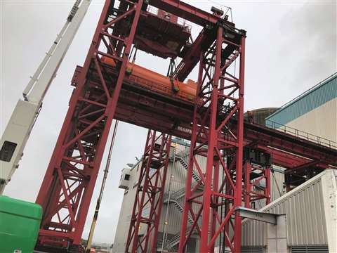 Mammoet ganty being used to lift a 454 tonne electric generator at a nuclear power facility in Minnesota, USA