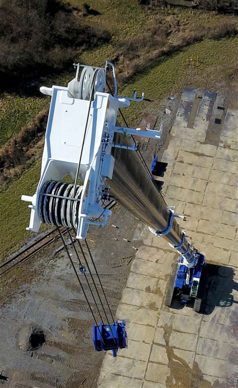 The GTC-1600 has a six-section hydraulic boom that extends between 42.8 ft to 200.1 ft (13.1 m to 61 m)