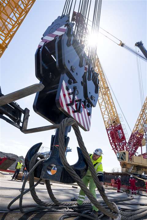 liebherr-lr11350-lr11000-mammoet-wiesbauer-kehl-motiv05-300dpi