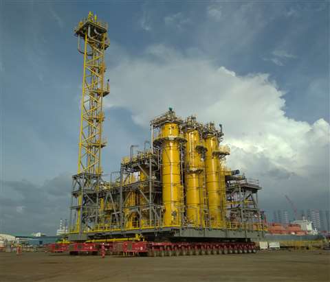 SAFETY COMES FIRST IN HEAVY TRANSPORT AND LIFTING PROJECT IN SINGAPORE