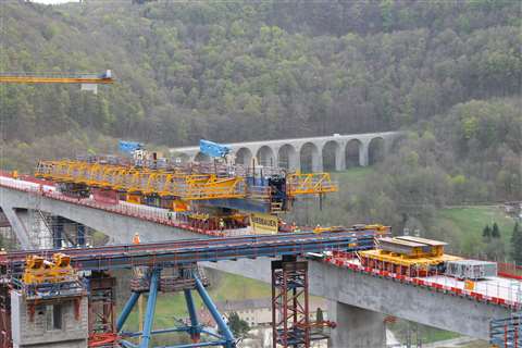 The formwork carriage prior to its handover to the 6-axle MSPE