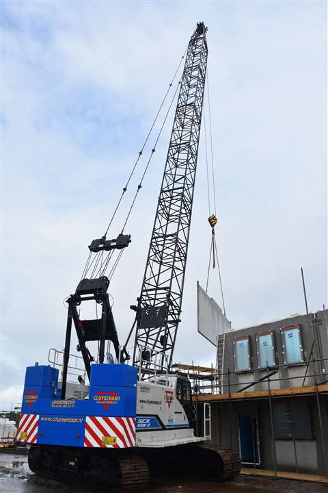 The SCX550-3 crawler crane at work in Lelystad on its first job lifting precast concrete