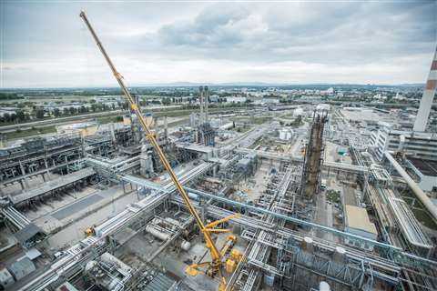 Prangl uses Demag AC 1000-9 for refinery work