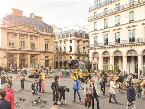 VOLVO compact machines ECR25 and L25 Electric in urband environment